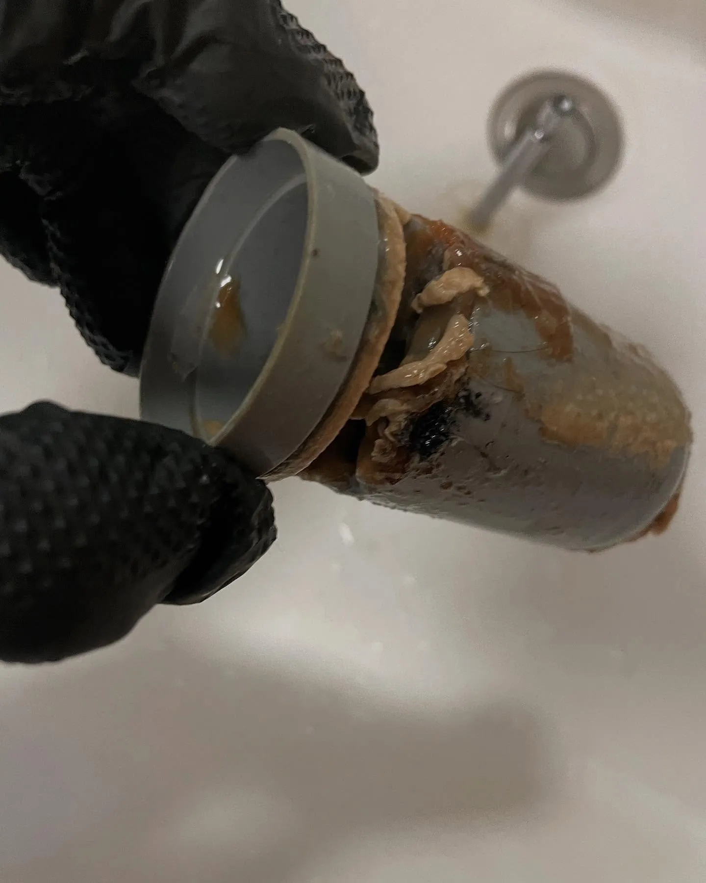 洗濯機の重要な部分である洗濯排水口トラップは、下水道の臭いや...