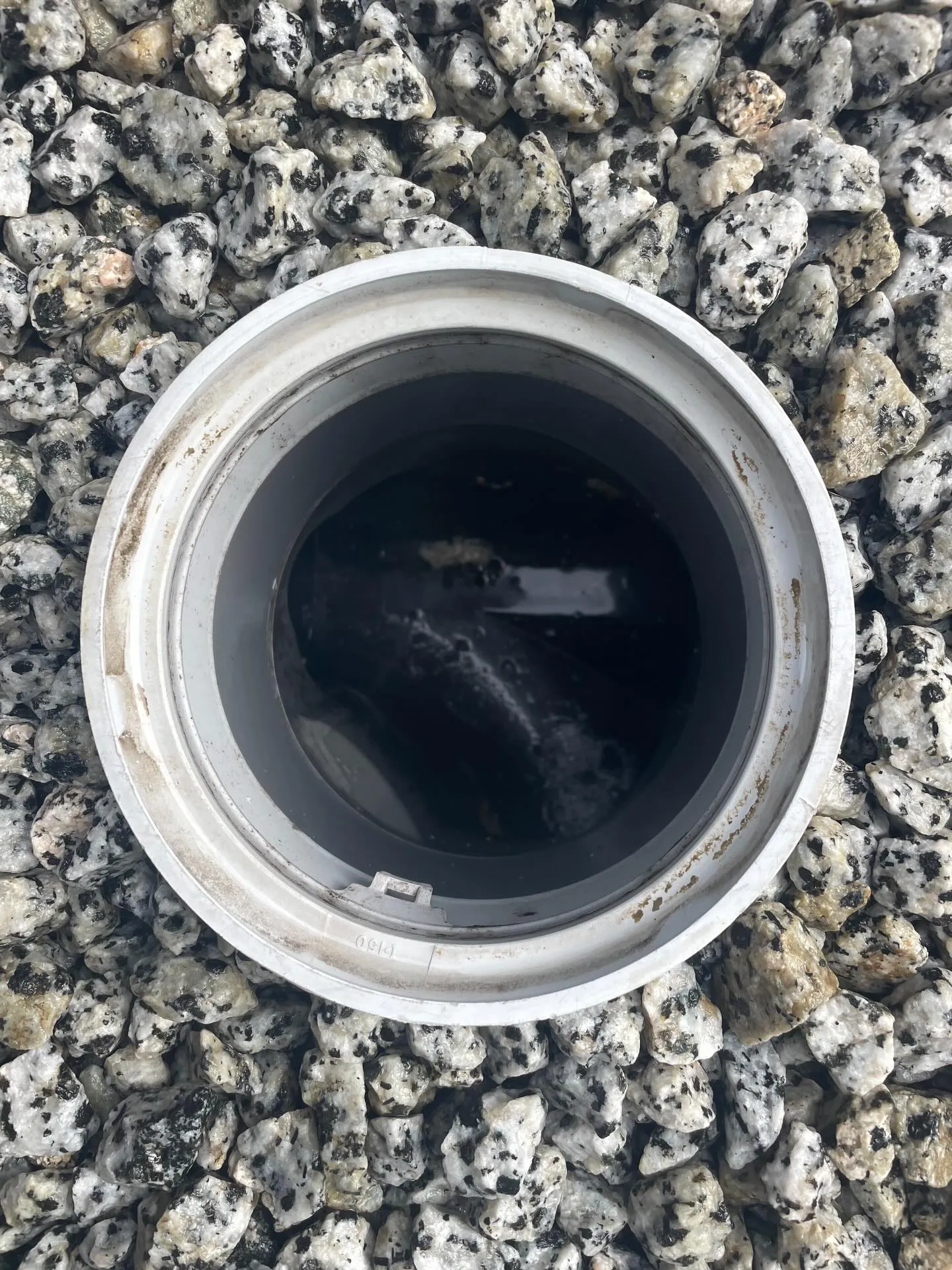 排水管は普段の生活の中で特に意識されることが少ない設備の一つ...