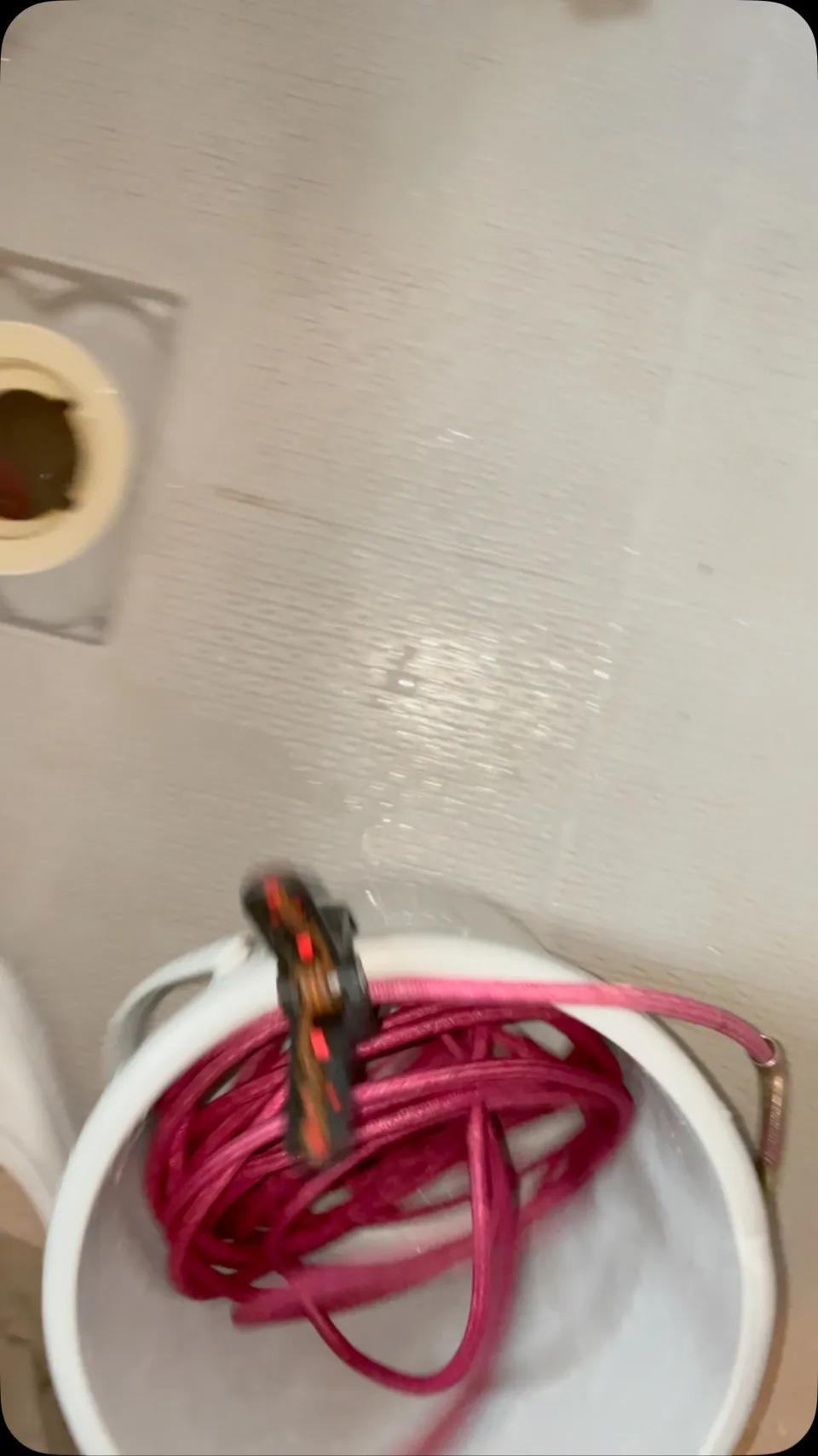 浴室排水の洗浄中
