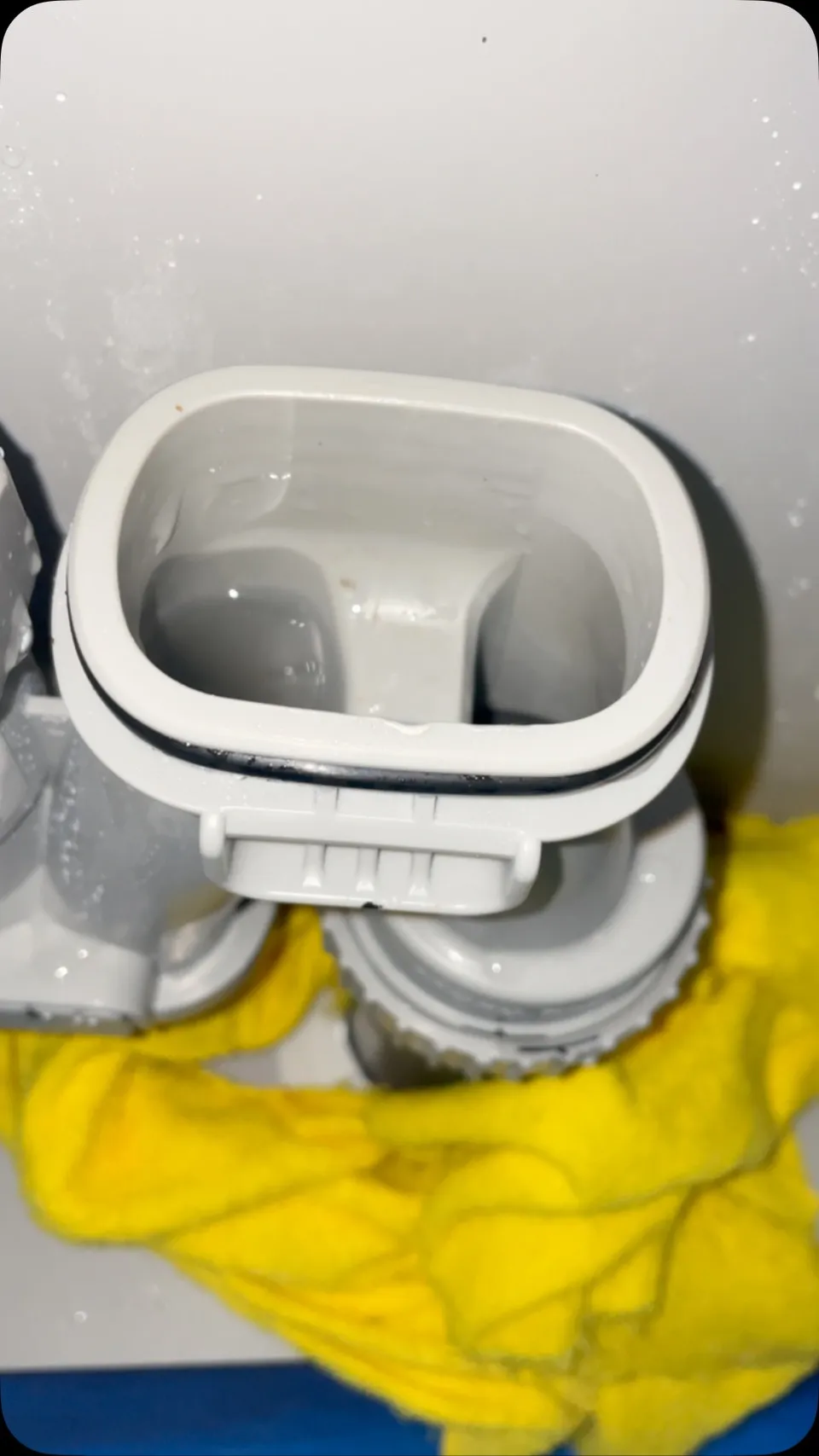 台所の排水管は、油や洗剤の残りカスに加え、時間とともに発生す...